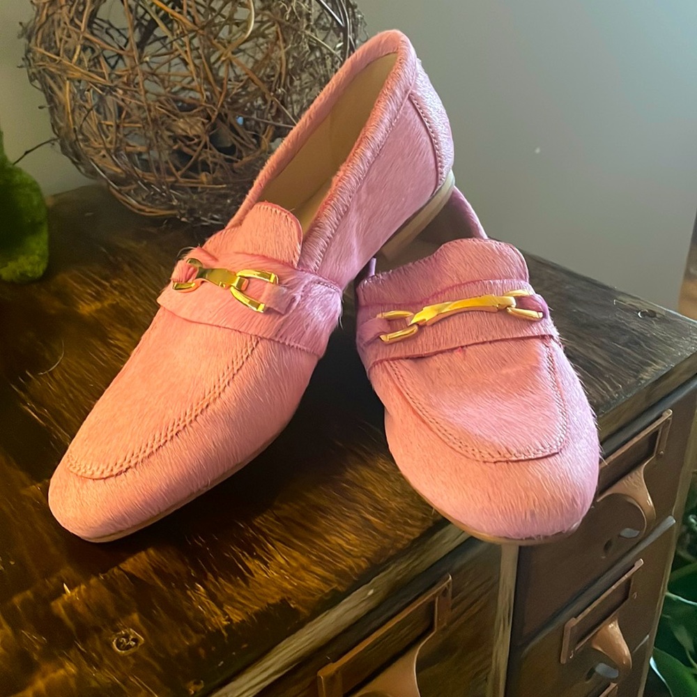 Beautiful pink calf hair loafer new!